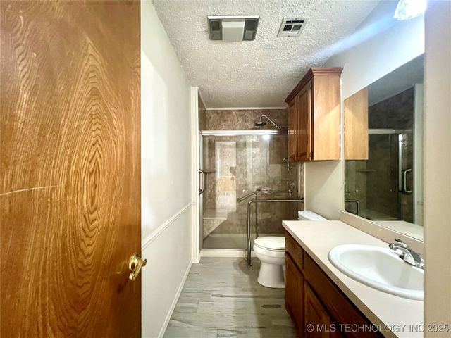 140 W Harris Road, Muskogee, OK 74401