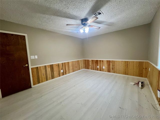 140 W Harris Road, Muskogee, OK 74401