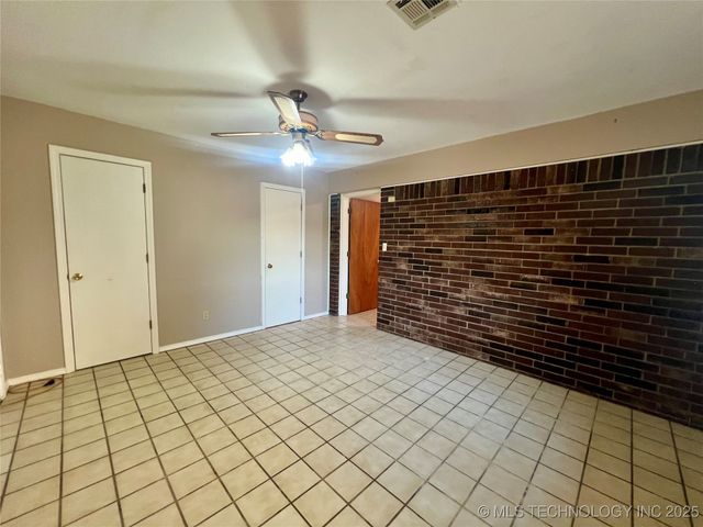 140 W Harris Road, Muskogee, OK 74401