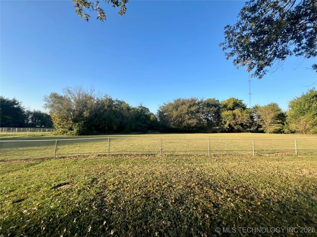 140 W Harris Road, Muskogee, OK 74401