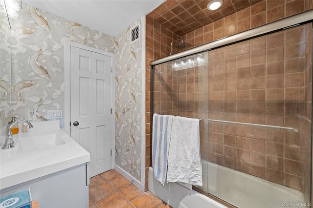 36 Argonne Road W, Hampton Bays, NY 11946