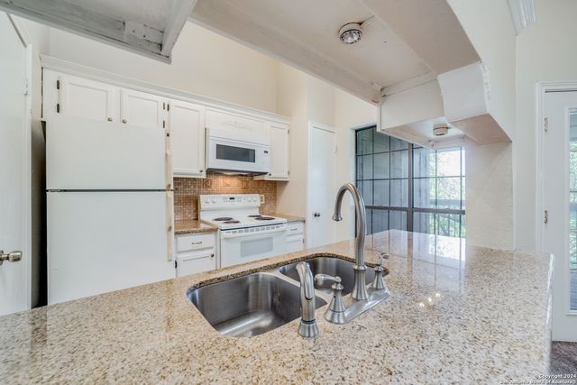 8611 Datapoint Dr Apt 64, San Antonio, TX 78229