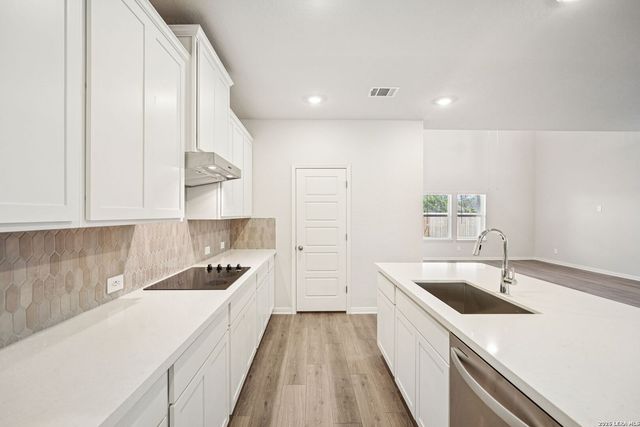 927 Earp Blvd, San Antonio, TX 78260