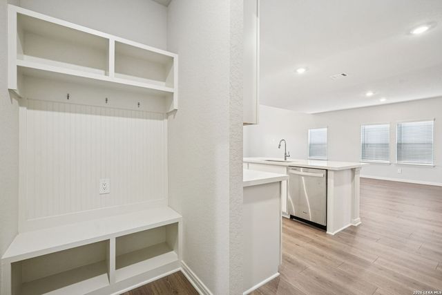 927 Earp Blvd, San Antonio, TX 78260