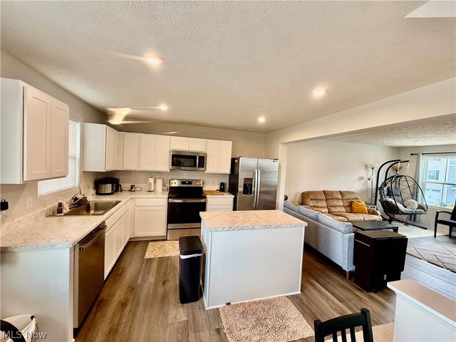 114 Slate Ridge Drive 9, Barberton, OH 44203