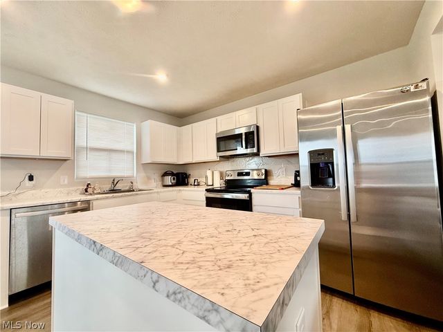 114 Slate Ridge Drive 9, Barberton, OH 44203