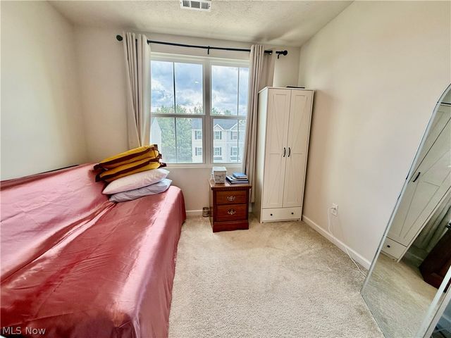 114 Slate Ridge Drive 9, Barberton, OH 44203