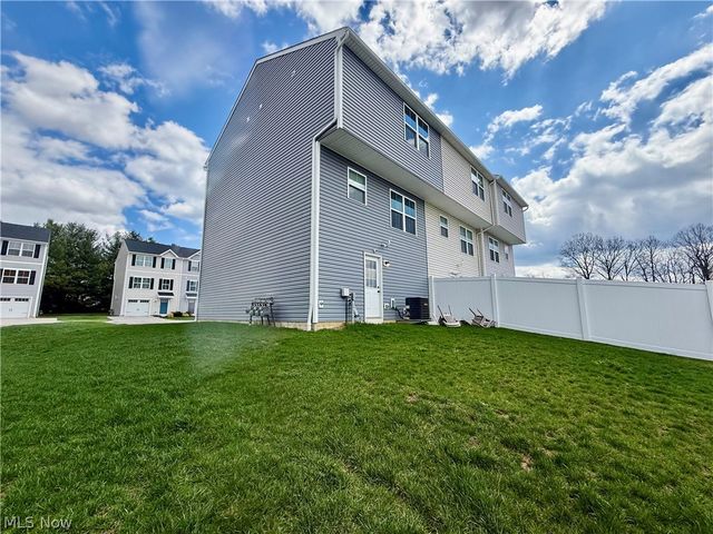 114 Slate Ridge Drive 9, Barberton, OH 44203