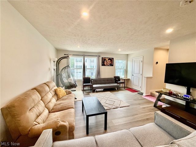 114 Slate Ridge Drive 9, Barberton, OH 44203