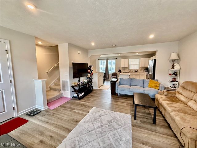 114 Slate Ridge Drive 9, Barberton, OH 44203