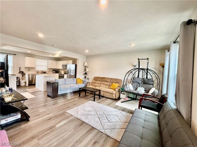 114 Slate Ridge Drive 9, Barberton, OH 44203
