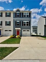 114 Slate Ridge Drive 9, Barberton, OH 44203