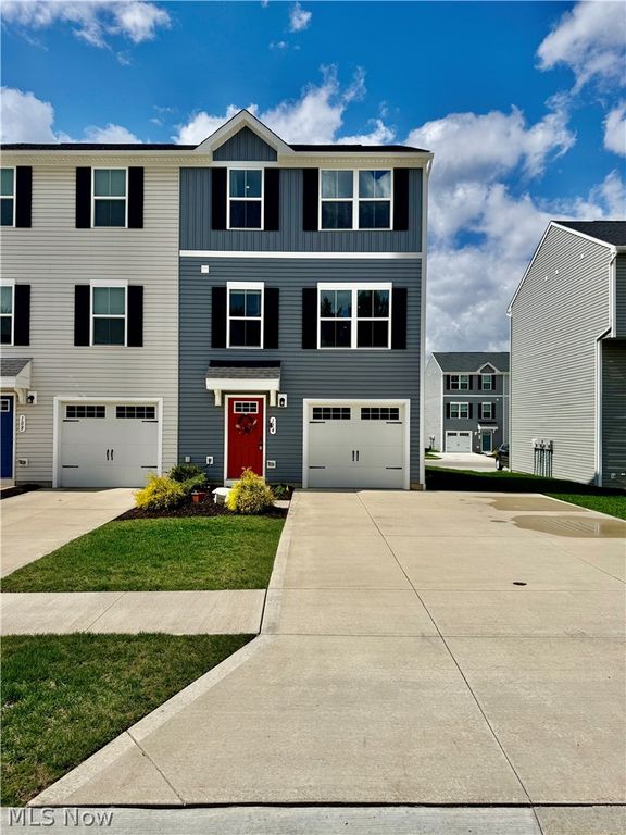 114 Slate Ridge Drive 9, Barberton, OH 44203