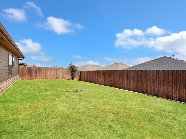 9749 Walnut Cove Drive, Fort Worth, TX 76108