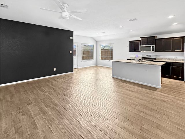 9749 Walnut Cove Drive, Fort Worth, TX 76108