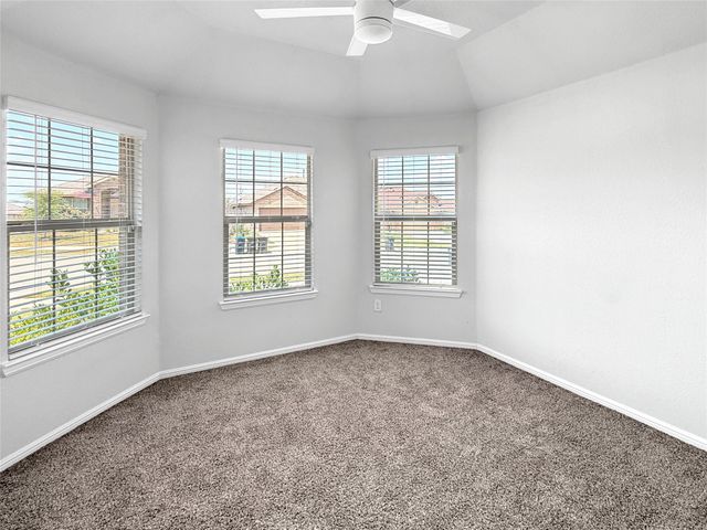 9749 Walnut Cove Drive, Fort Worth, TX 76108