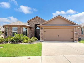 9749 Walnut Cove Drive, Fort Worth, TX 76108