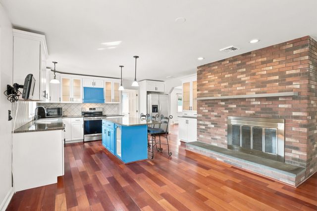 24 Uptack Rd, Groveland, MA 01834
