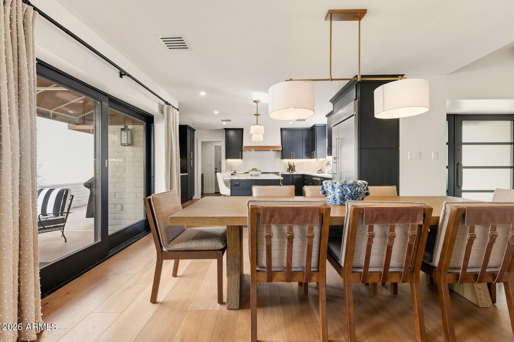 Image 11 of property listing at 7328 E TUCKEY Lane, Scottsdale, AZ 85250