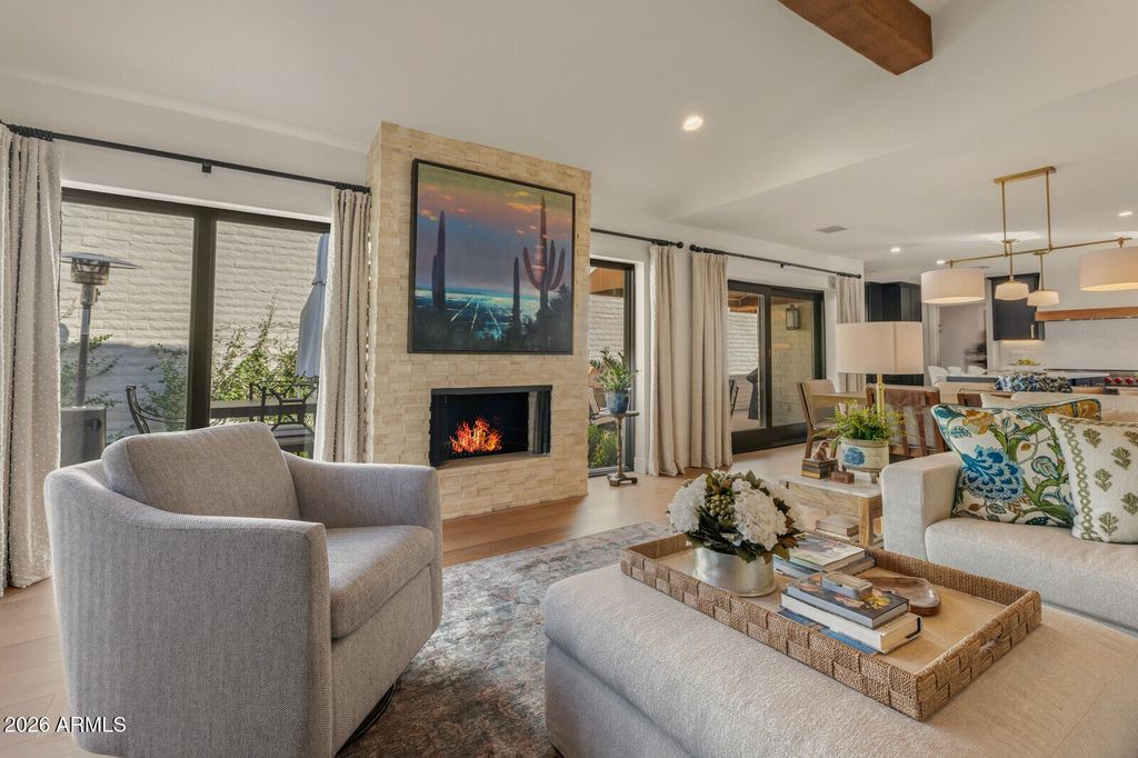 Image 12 of property listing at 7328 E TUCKEY Lane, Scottsdale, AZ 85250