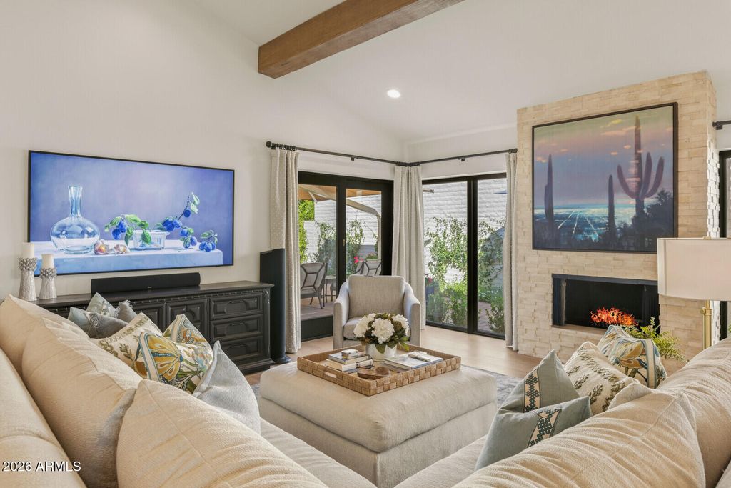 Image 13 of property listing at 7328 E TUCKEY Lane, Scottsdale, AZ 85250