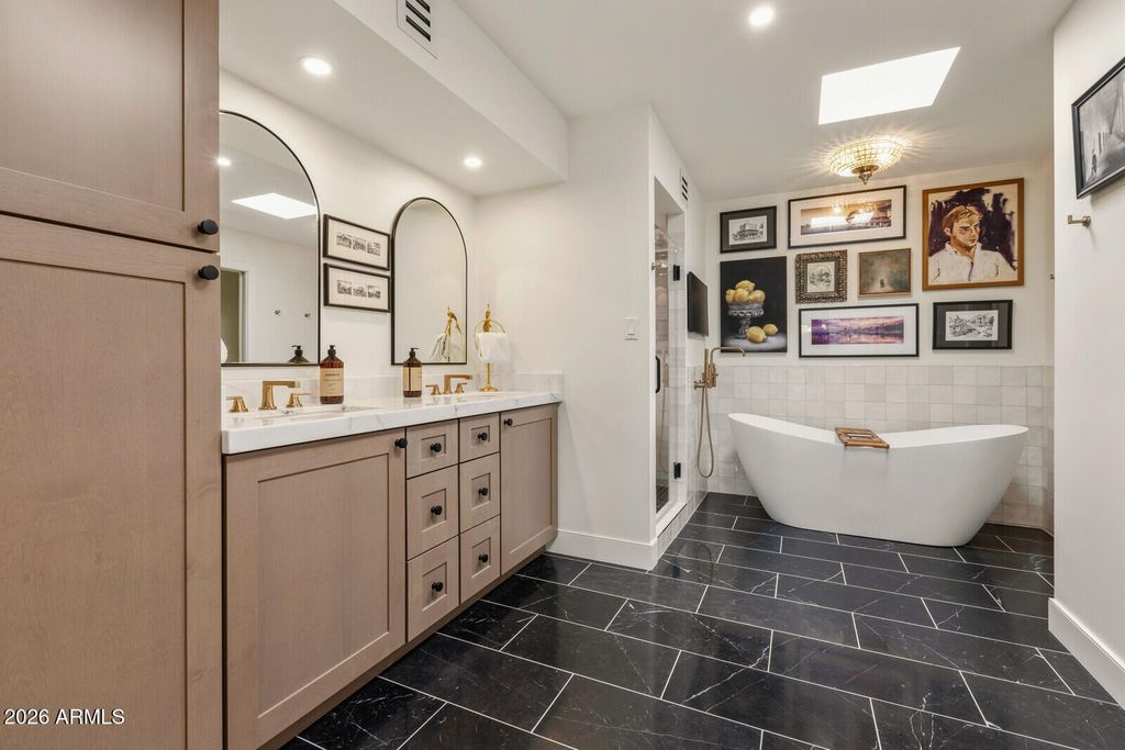 Image 18 of property listing at 7328 E TUCKEY Lane, Scottsdale, AZ 85250