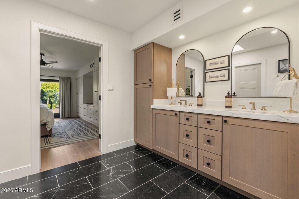 Image 20 of property listing at 7328 E TUCKEY Lane, Scottsdale, AZ 85250