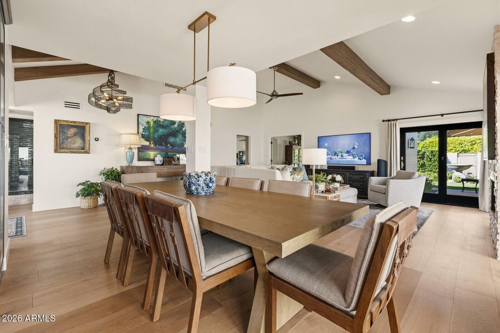 Image 4 of property listing at 7328 E TUCKEY Lane, Scottsdale, AZ 85250