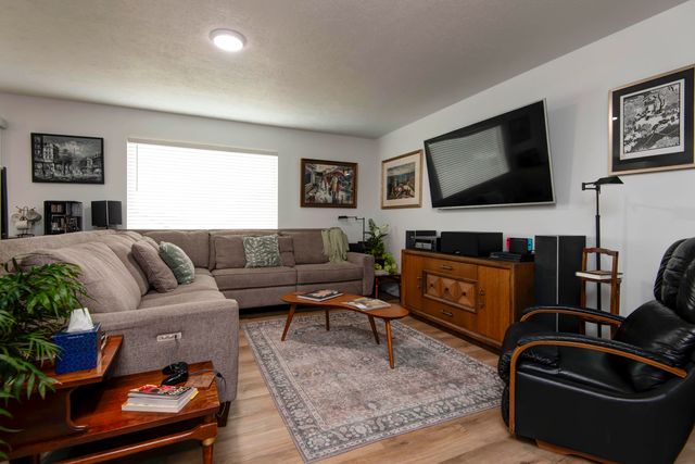 402 N Big Horn Road, Nixa, MO 65714