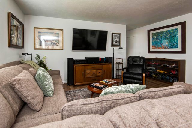 402 N Big Horn Road, Nixa, MO 65714