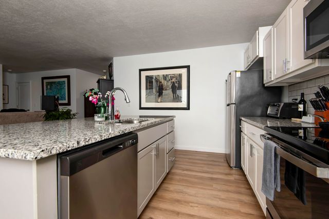 402 N Big Horn Road, Nixa, MO 65714