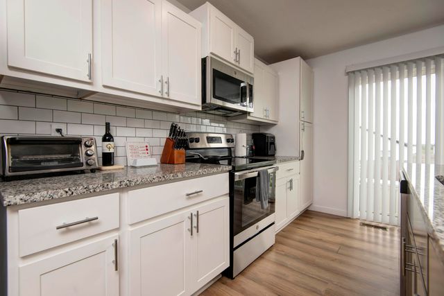 402 N Big Horn Road, Nixa, MO 65714