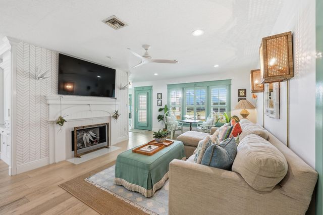 61 Pinehill Trail W, Tequesta, FL 33469