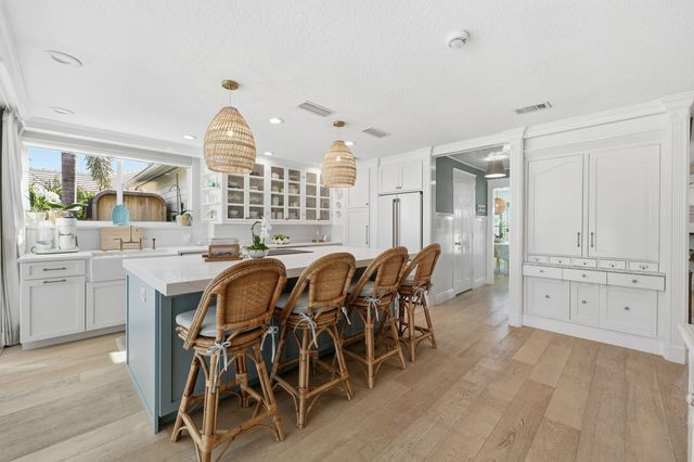 61 Pinehill Trail W, Tequesta, FL 33469