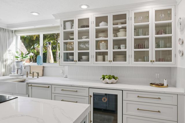 61 Pinehill Trail W, Tequesta, FL 33469