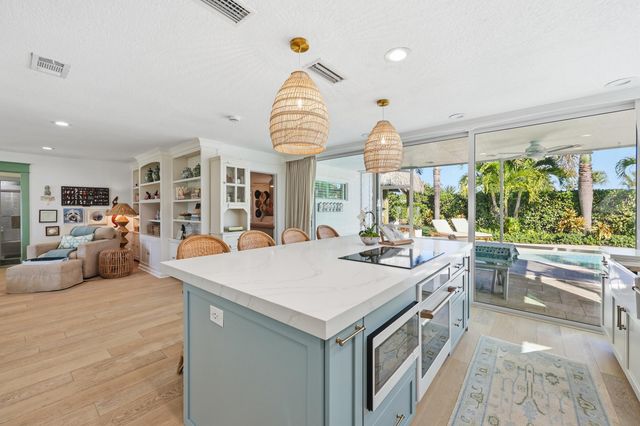 61 Pinehill Trail W, Tequesta, FL 33469