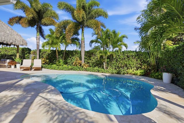 61 Pinehill Trail W, Tequesta, FL 33469