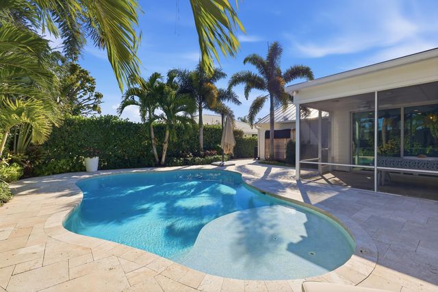 61 Pinehill Trail W, Tequesta, FL 33469