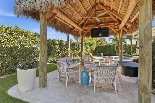 61 Pinehill Trail W, Tequesta, FL 33469