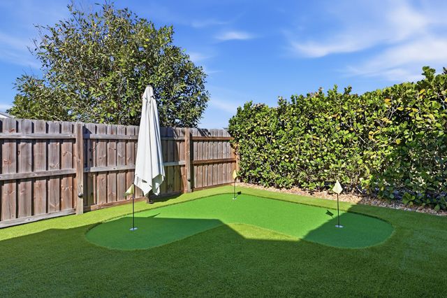 61 Pinehill Trail W, Tequesta, FL 33469