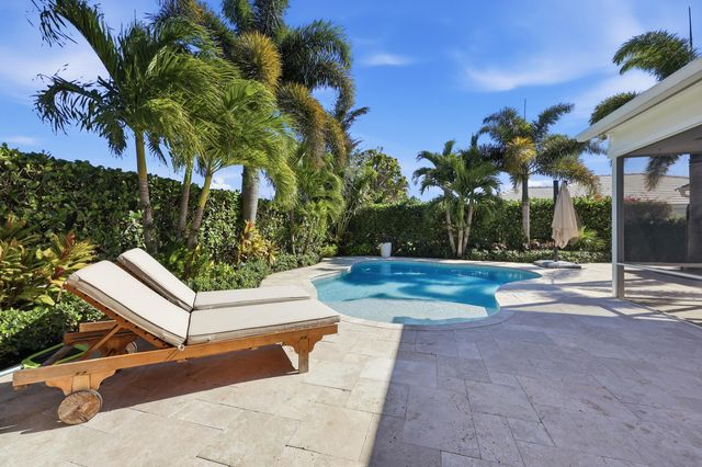 61 Pinehill Trail W, Tequesta, FL 33469