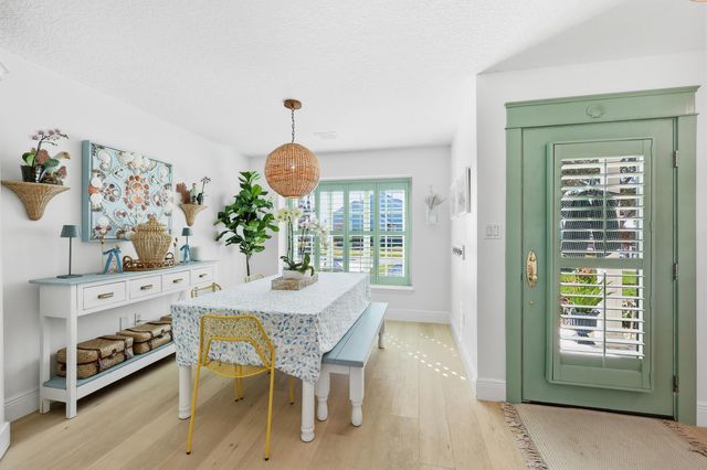 61 Pinehill Trail W, Tequesta, FL 33469