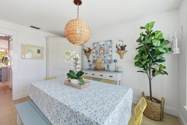 61 Pinehill Trail W, Tequesta, FL 33469