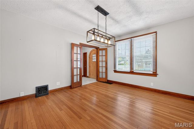 221 N Benton Avenue, St Charles, MO 63301