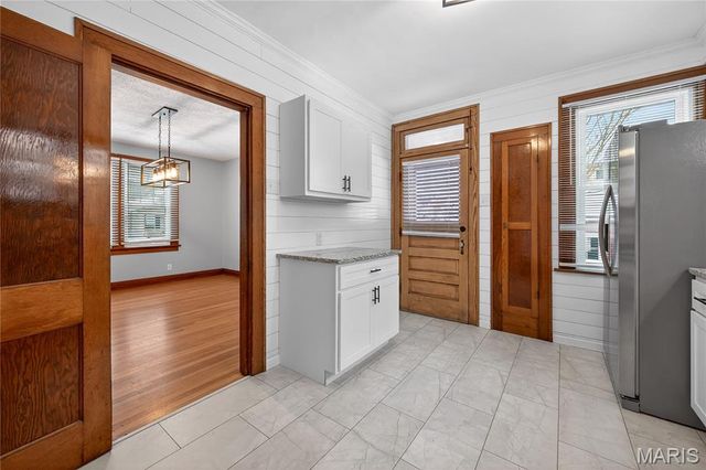 221 N Benton Avenue, St Charles, MO 63301