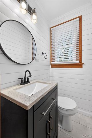 221 N Benton Avenue, St Charles, MO 63301