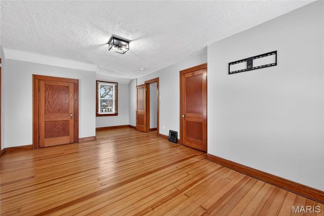 221 N Benton Avenue, St Charles, MO 63301