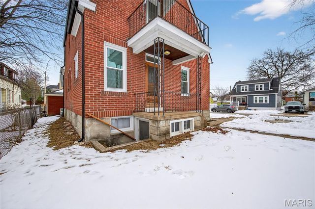 221 N Benton Avenue, St Charles, MO 63301