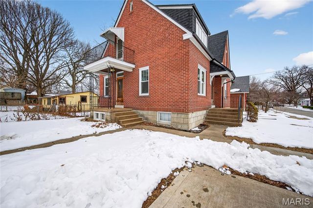 221 N Benton Avenue, St Charles, MO 63301