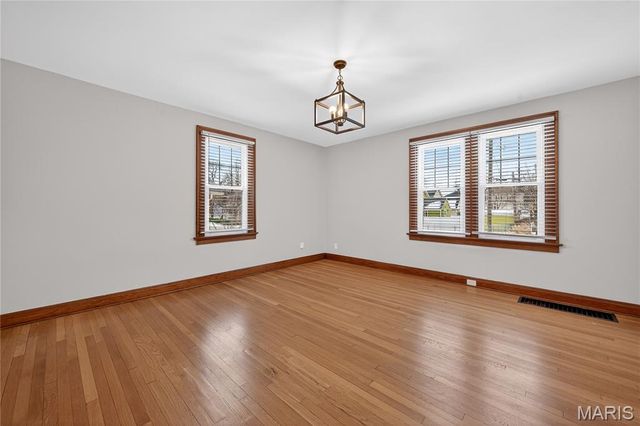 221 N Benton Avenue, St Charles, MO 63301